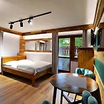 Lena Homestay
