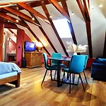 Homestay Lena *