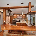 Homestay Lena *