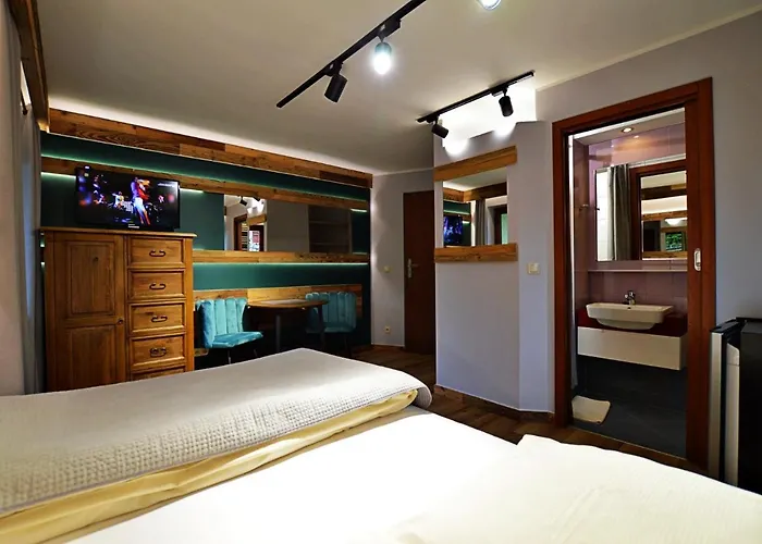 威拉莉娜酒店 *